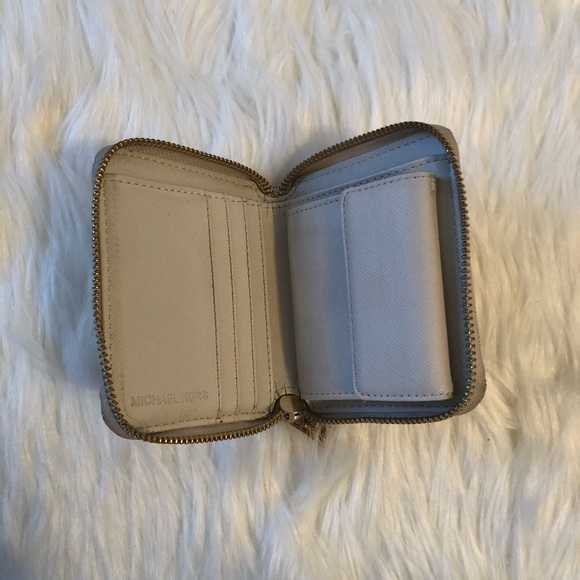 Michael Kors white logo wallet - Picture 3 of 7